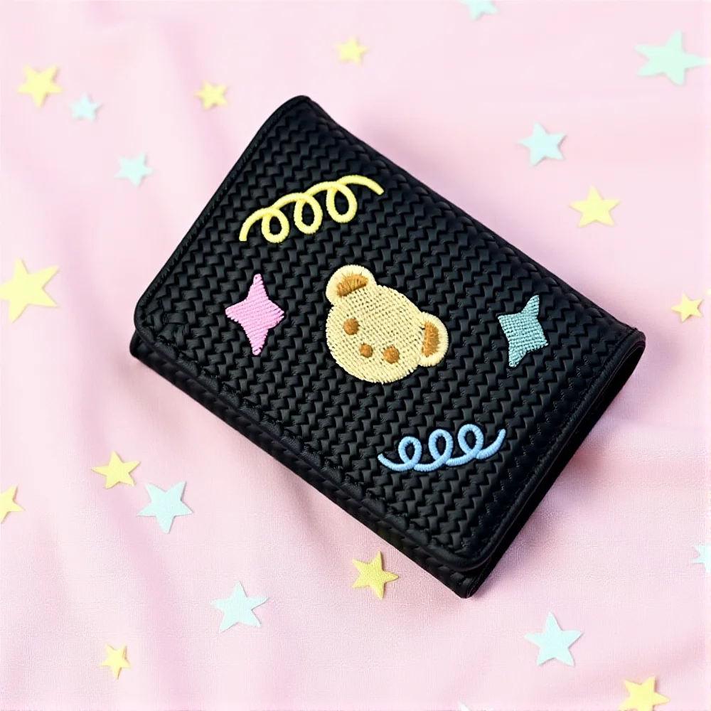 Gestickte Bär Dreifach-Geldbörse, hochwertiges PU-Leder, kurze Geldbörse, Damen-Kartenhalter, Münzgeldbörse, studentenfreundliche Geldbörse