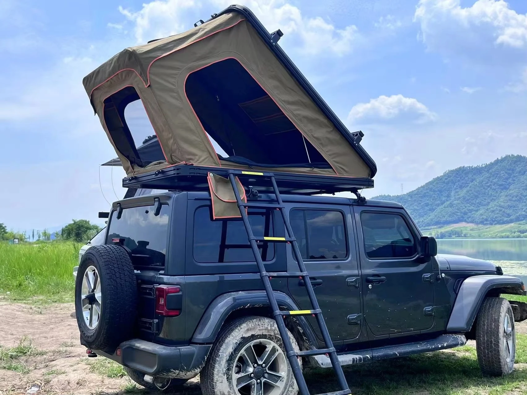 Over Land RTT Traveler Manual Triangular Hard Lift Roof Tent Straight Bracing Type For Self-Driving Camping Tours Modified RV