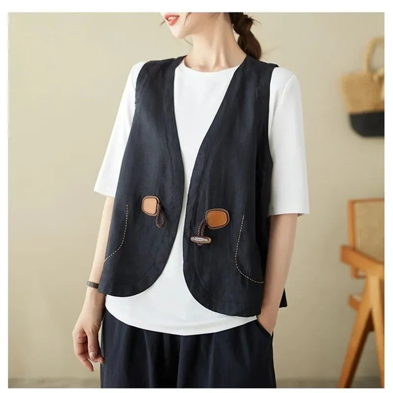 Literary Retro Spring/Summer 2024 New Korean Linen Ladies Vest Loose Plus Size Sleeveless Slim Horn Buckle Vest Outside