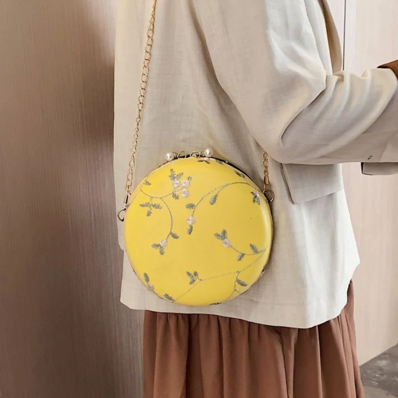 Ancient lace women\'s bag embroidered round bag one shoulder messenger bag small ancient Chinese elements wallet women\'s handbag