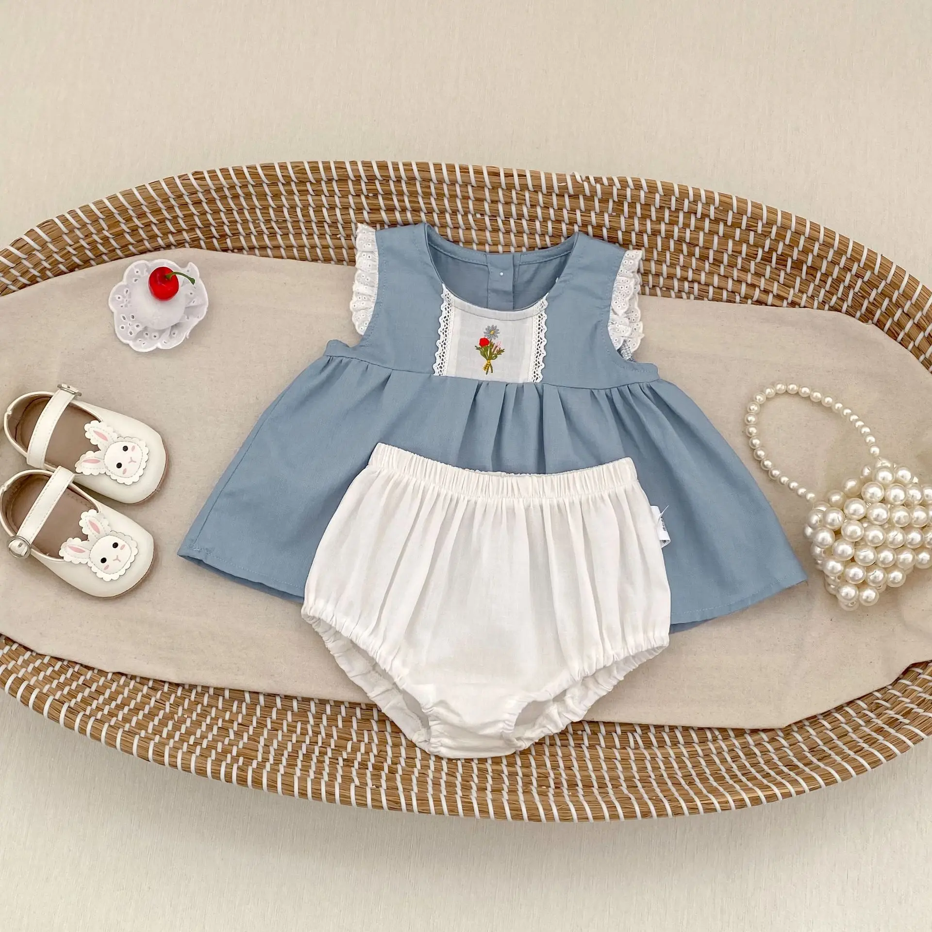

2026 Summer Baby Girl Floral Embroidery 2PCS Outfit Lace Trim Cami Top + Bloomer Set Toddler Casual Cotton Clothes