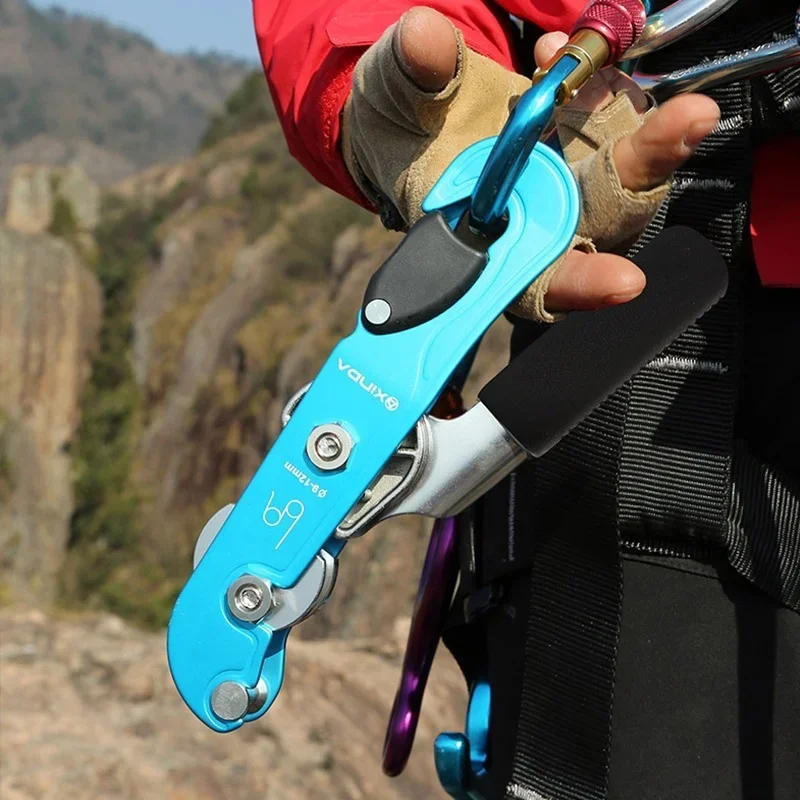 Outdoor Rock Climbing Descent Device  Handle-Control Abseiling Device Downhill Descender Rappelling