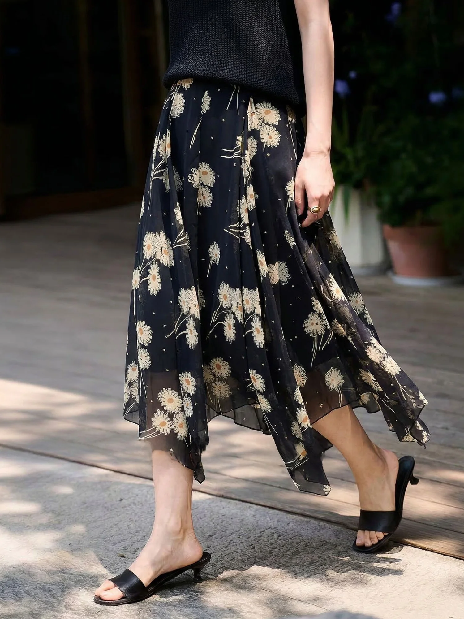 

Elegant Black Daisy G Viscose Half Skirt Women Summer Irregular Mid-Length Drifting A-Line Skirt Comfortable Breathable