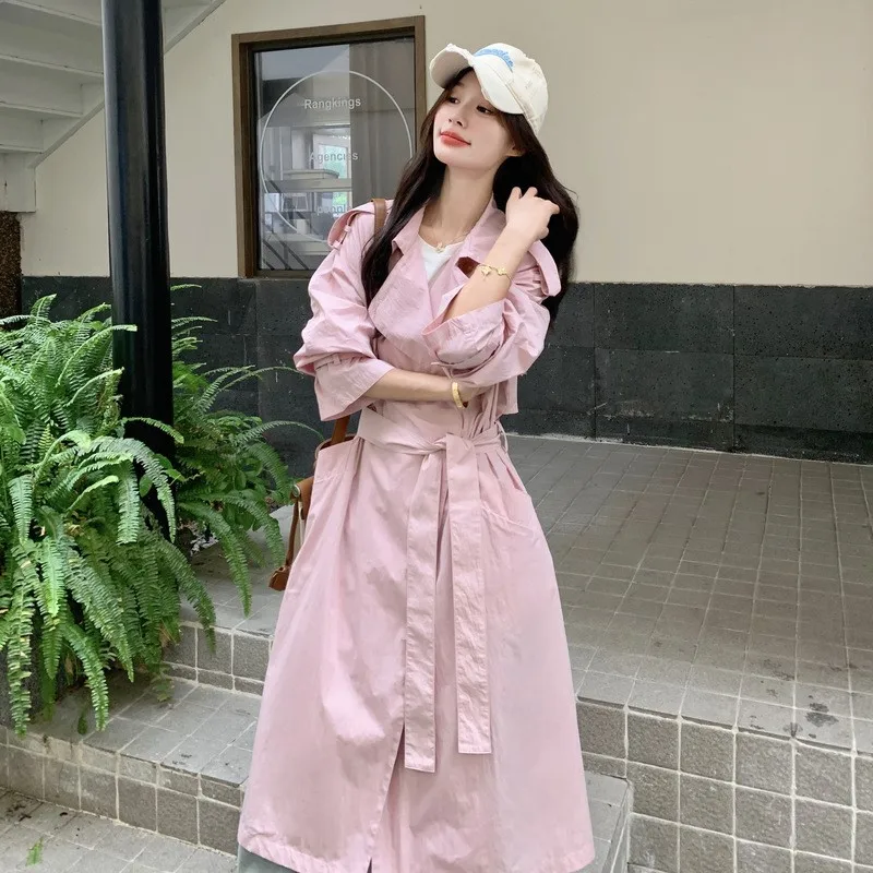 A new youthful versatile comfortable skin-friendly fashionable and casual long trench coat