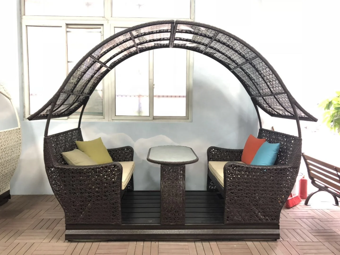 

PE Rattan Adult Swing Chair Modern Outdoor Wicker Hanging Chair