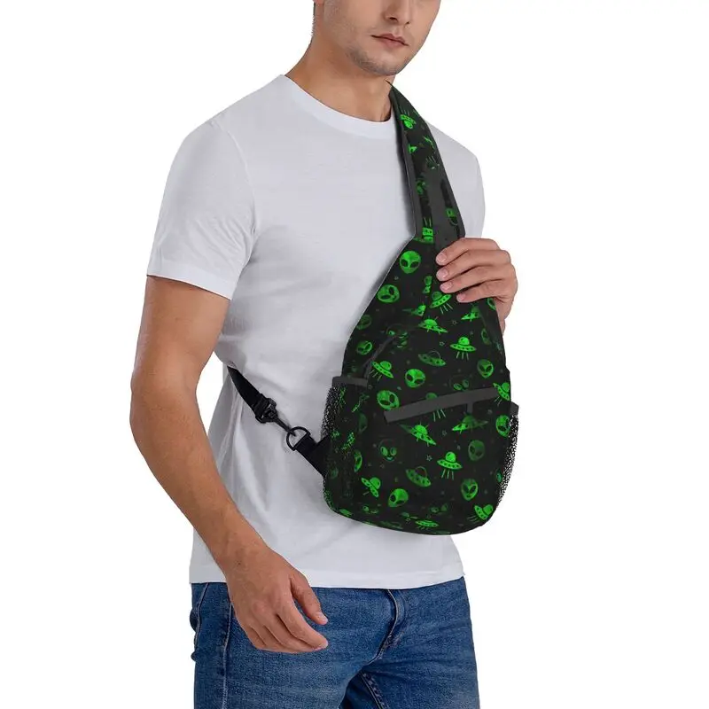 UFOs And Aliens Sling Crossbody Chest Bag Men Cool Shoulder Backpack for Traveling