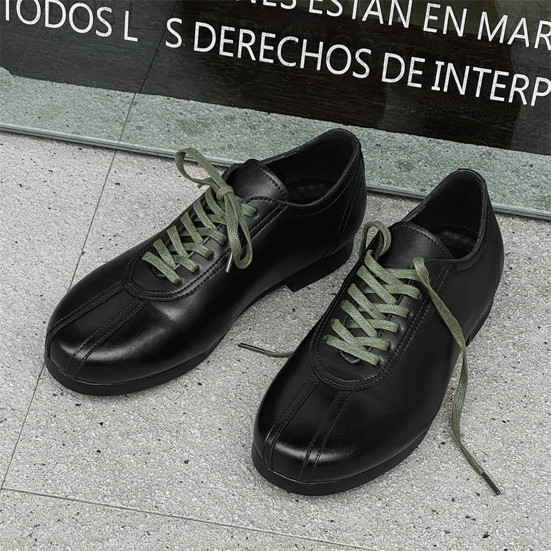 

Urban Simple Male Sports Trainers Shock Absorbing Midsole Lightweight Breathable Mesh Leisure Walking Sneakers for Everyday Use