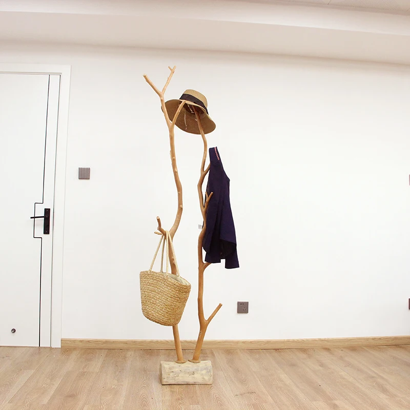 Ornamento per la decorazione interna del appendiabiti con ramo essiccato naturale