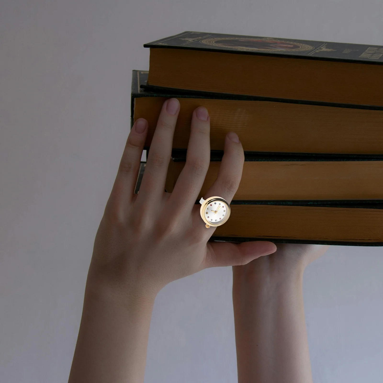 ساعة إصبع ملونة من حجر الراين مدمجة مقاومة للماء كوارتز صغيرة للطلاب والنساء ملابس يومية ساعة صغيرة أنيقة