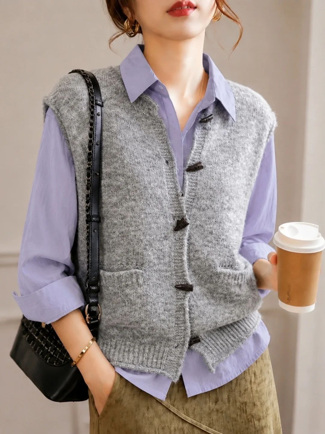 Fashionable Knitted Vest Women's Single Button Design Autumn New Arrival Commute Style Casual Loose Fit  Color Vest