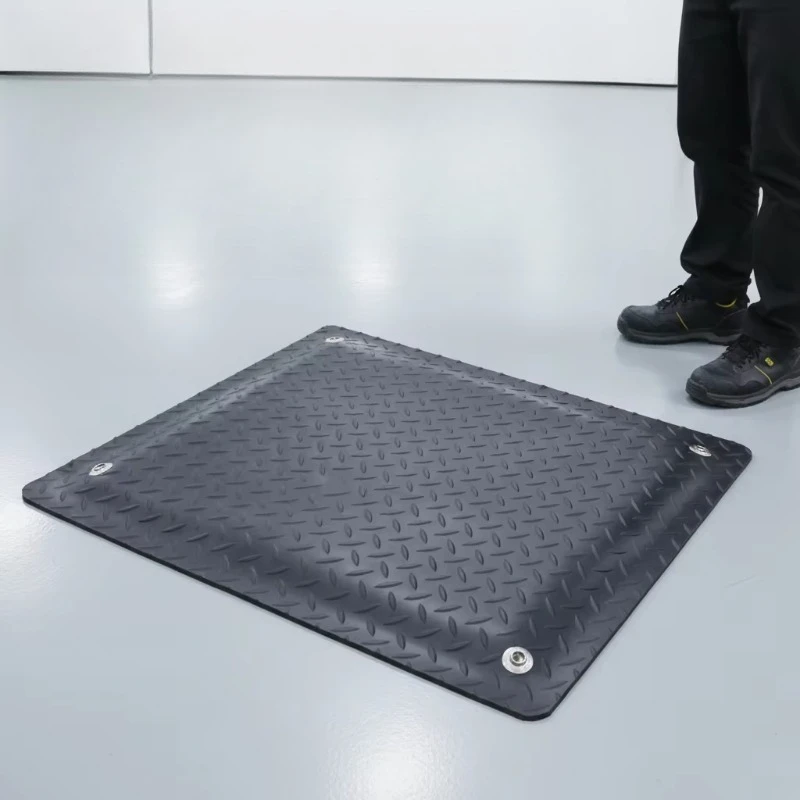 100 * 400 cm polyvinyl chloride electrostatic anti-fatigue pad rubber industrial floor mat non-slip and comfortable