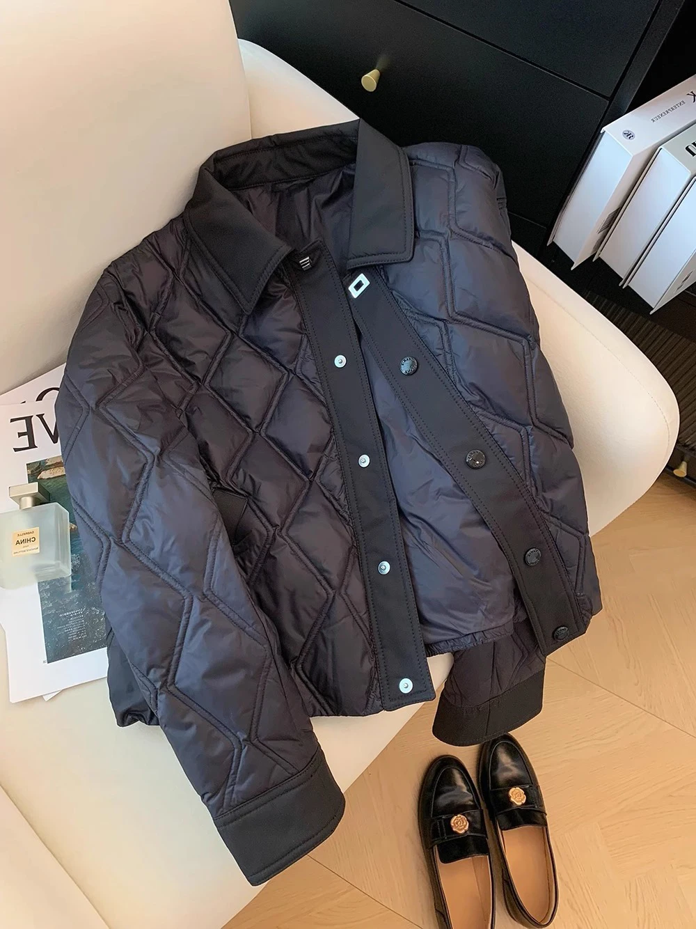 レトロヘップバーンスタイルピュアカラーダイヤモンドグリッドダウンコットンジャケット女性の秋冬ファッションルーズ軽量暖かいコットンコート