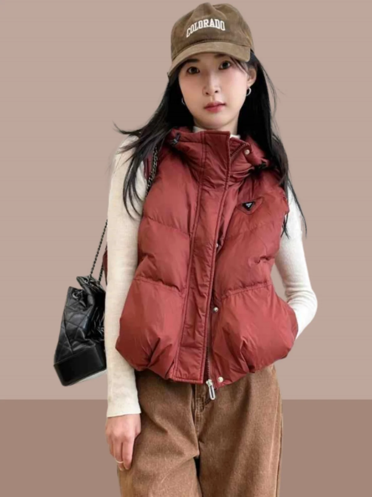 

Повседневный многослойный хлопковый пуховый жилет женский, новинка 2026 года, осень-зима, маленький размер, европейские товары, приталенный крой, с подплечниками