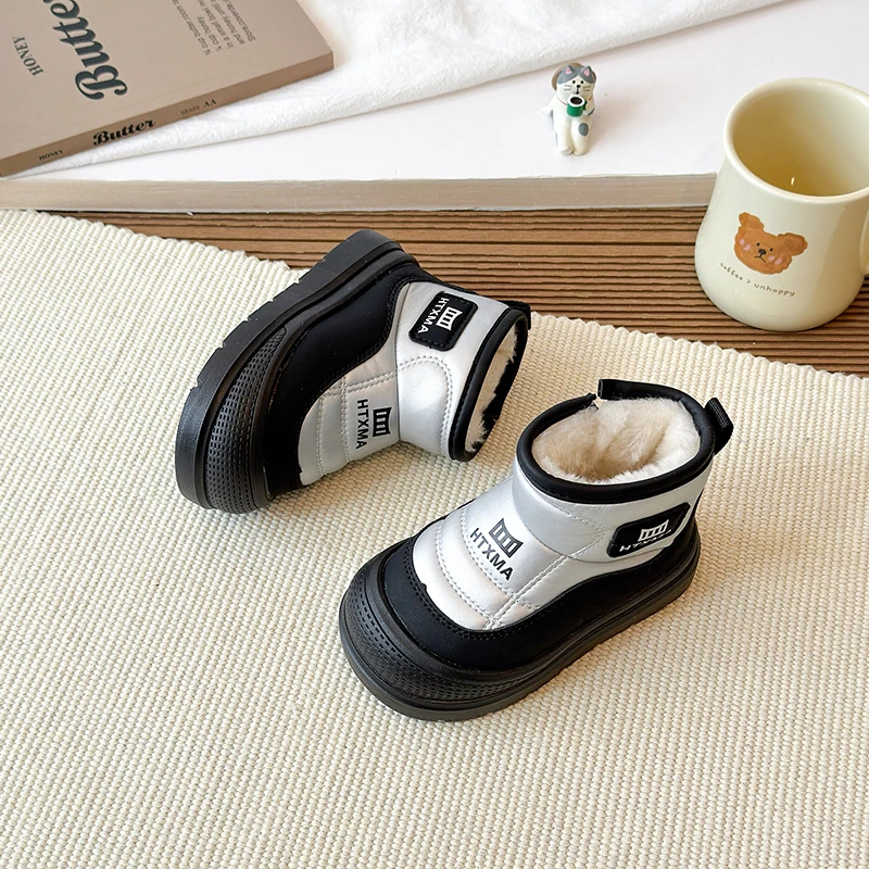 Winterstiefel für Kinder, dick gefüttert mit weichem Plüsch, seitlicher Reißverschluss, leicht an- und auszuziehen, dicke, rutschfeste Sohle, warme, kurze Winterstiefel für Jungen und Mädchen. – Detail 5