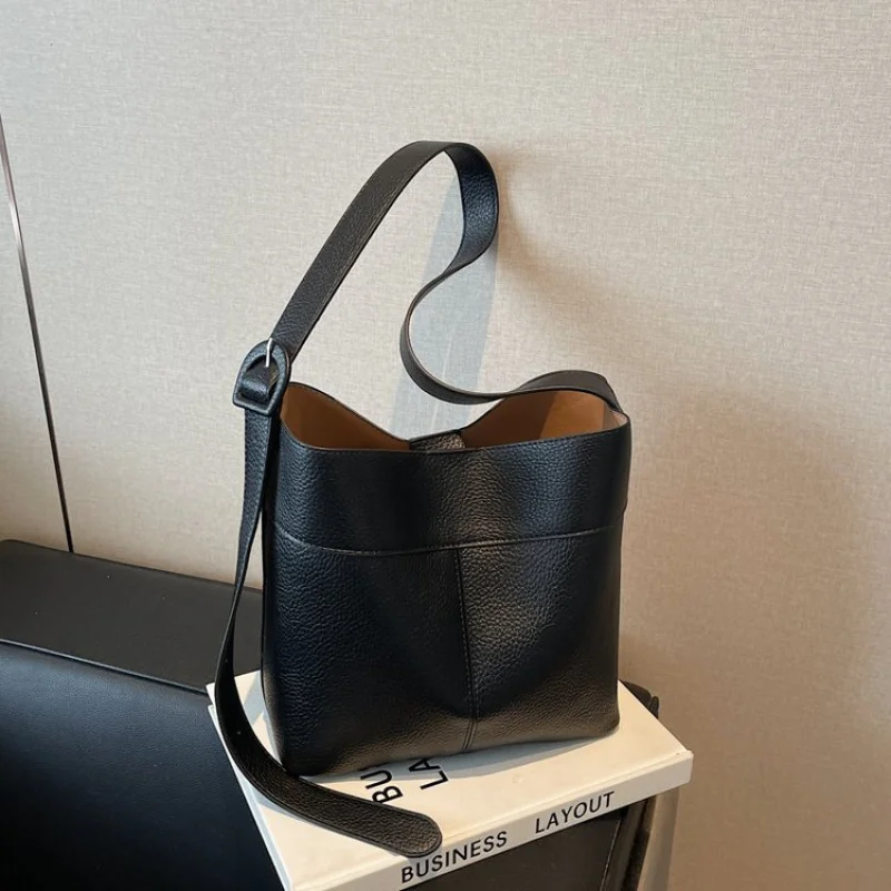 Borsa a tracolla da donna realizzata in pelle solida, casual, semplice, vintage e stile ordinato Parigi ​