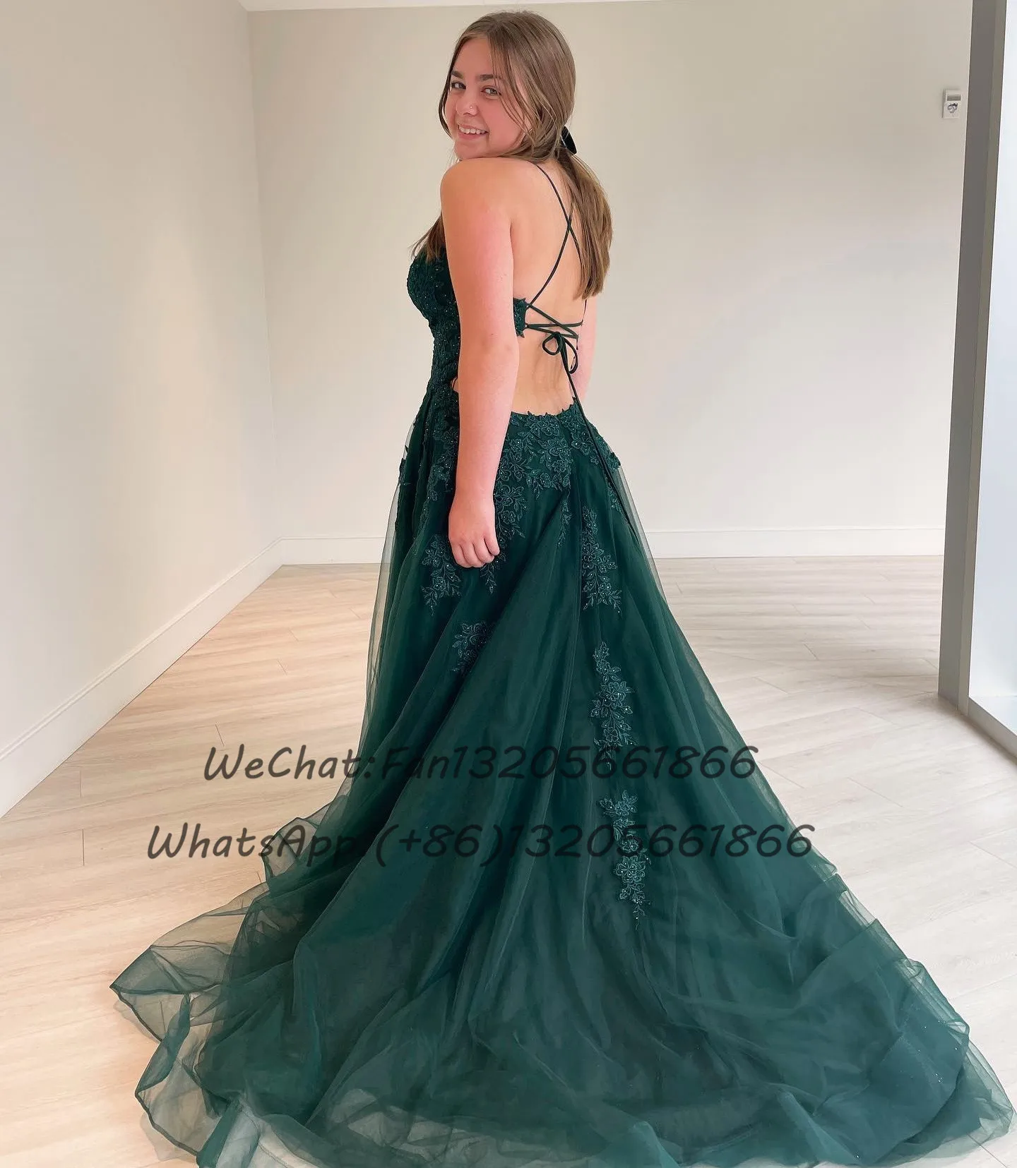 Dark Green Tulle Long Bridesmaid Dresses Applique Lace A-line Criss-cross Backless Wedding Party Dress Spaghetti Strap Prom Gown