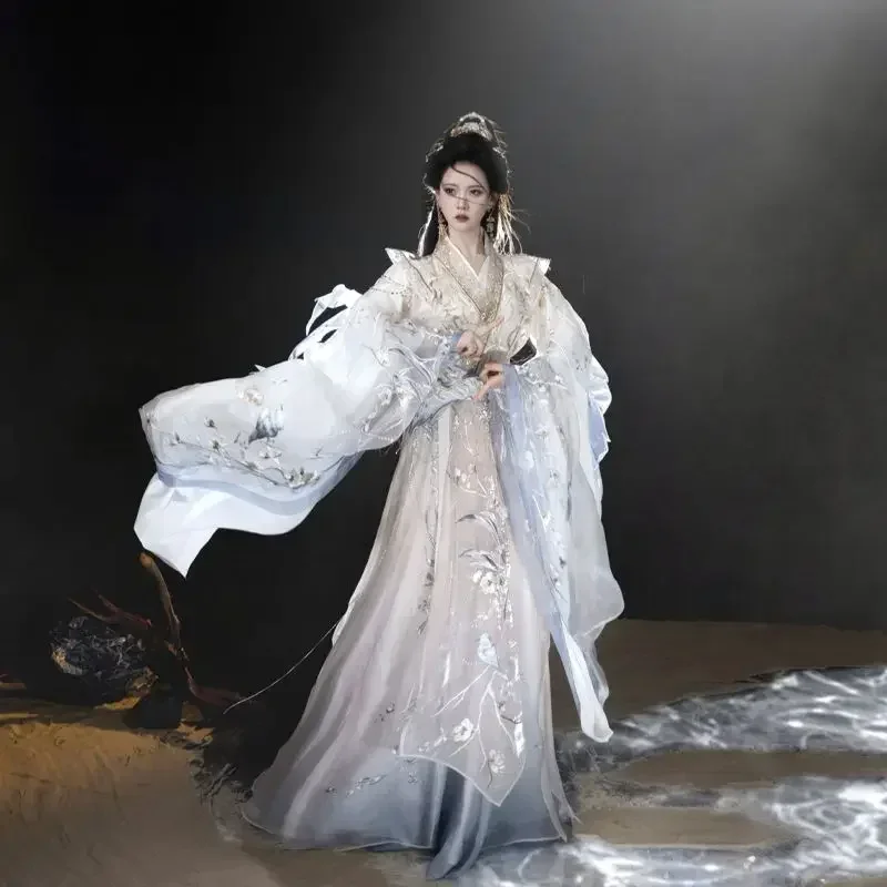 

China traditional clothes Improvement Wei Jin Style Embroidery Heavy Industry Immortal Spring XiaHan Element White Chinese Hanfu