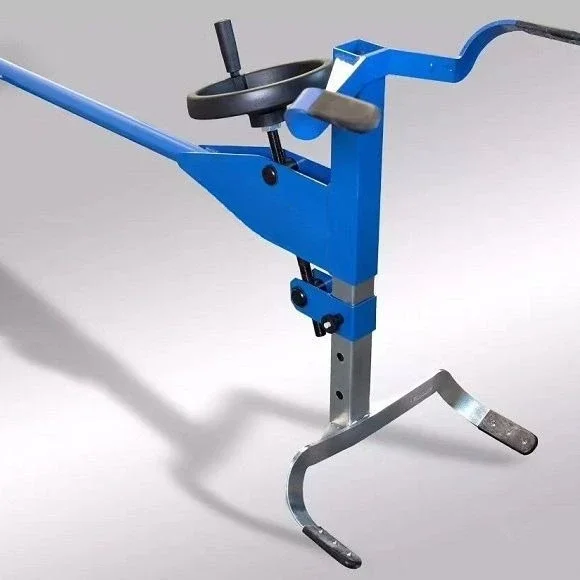 

Chassis inspection tool, automotive chassis bushing clearance detector