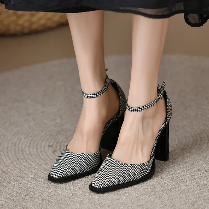 woman 2024 trend European and American Pointed High Heels Versatile Pearl Chain Fashion Thousand Bird Grid Sandals for Women