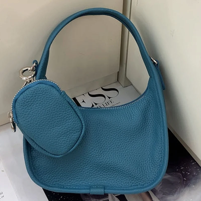2025 New Women's mini shoulder bag, fashionable leather women's bag design armpit handbag, beautiful crescent shaped wallet