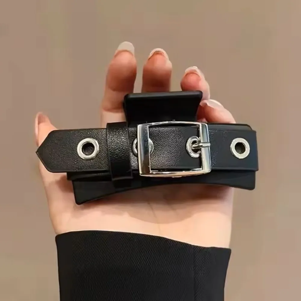 Jepit Rambut Tali Kulit Hitam Modis Gaya Punk Jepit Hiu Elegan Aksesori Rambut Unik Bentuk Persegi