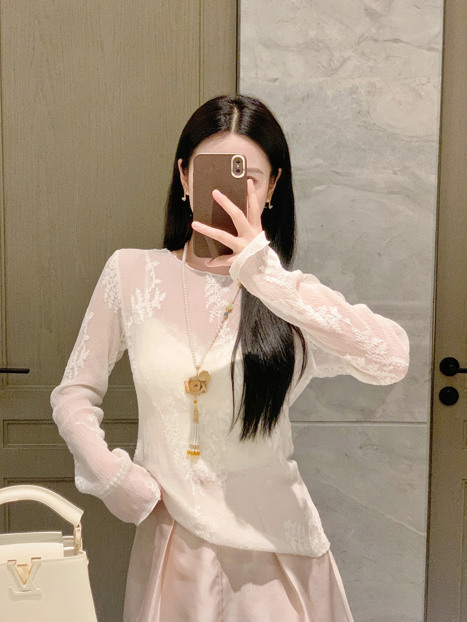 

Gogoa Home Thin Lace Embroidery Base Shirt Women Spring 2026 New Loose Slimming Long Sleeve Top Comfortable Breathable Polyester