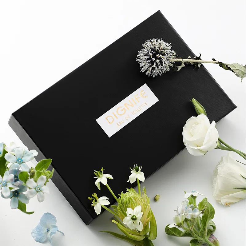 

Стойкий парфюм 105 мл для женщин и мужчин с ароматом кокосового рома, табака, тонка-бобы, китайского кедра, дубовой мхоли. Парфюмированный спрей для тела.