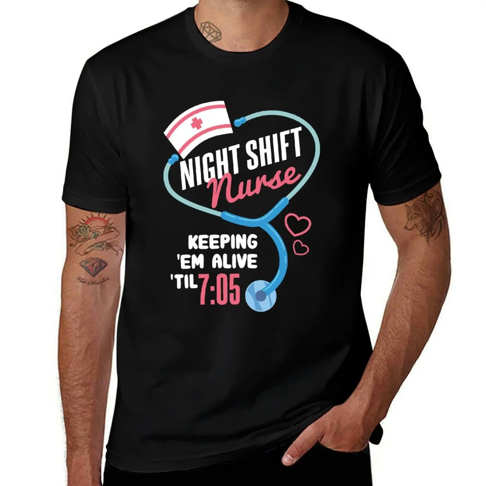 Night Shift Nurse Keep Em Alive Till 7:05 /Medical Caretaker Emergency Hospital Healthcare Ambulance First Aid Stetoskop T-Shirt