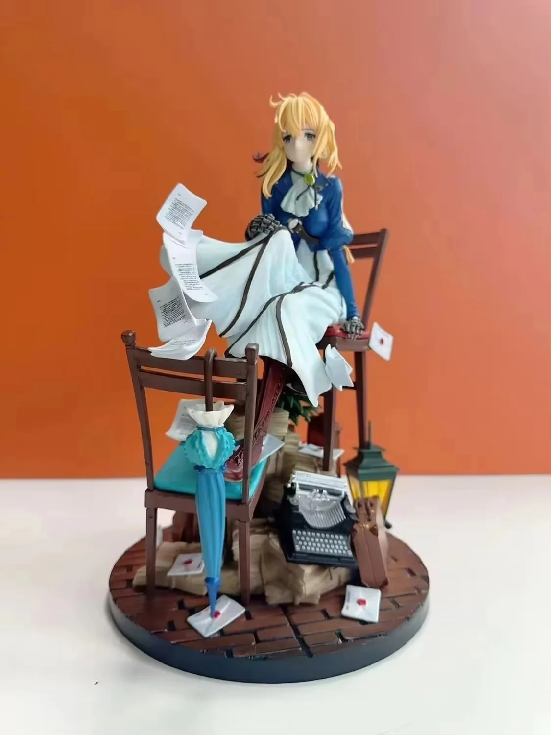 ヴァイオレット・エヴァーガーデン ガレージキット 若い女の子 アクションフィギュア パープルオーナメント コレクタブル デスクトップ装飾 ホビー愛好家向け モデル玩具