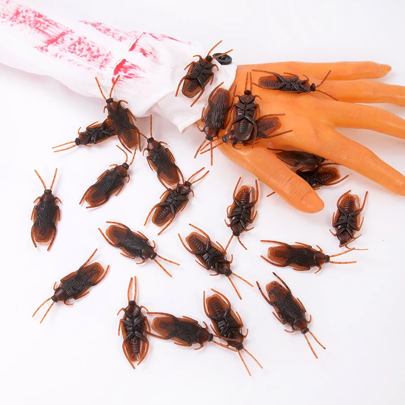 50Pcs Halloween Artificial Cockroaches Scary Insects Plastic Realistic Prank Props Jokes Spoof Toys Funny Halloween Party Decor