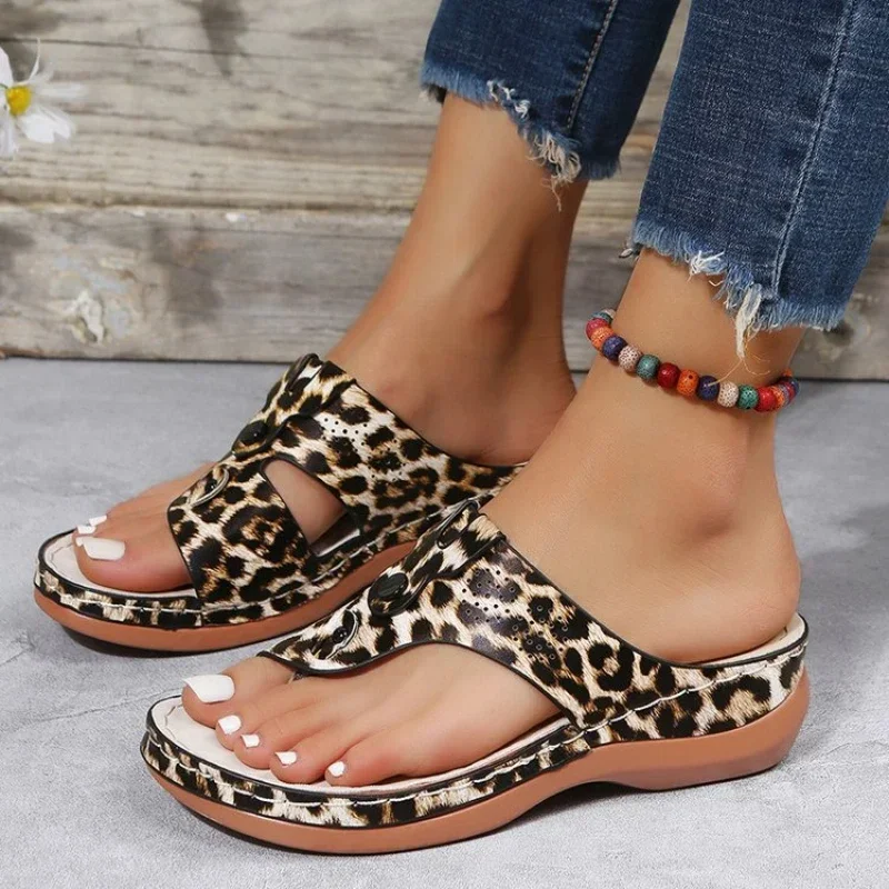 

Hot Selling High Quality Summer Shoes for Women Fashion Women Slippers Beach Sandals Women Flip Flops Solf Bottom Sandals