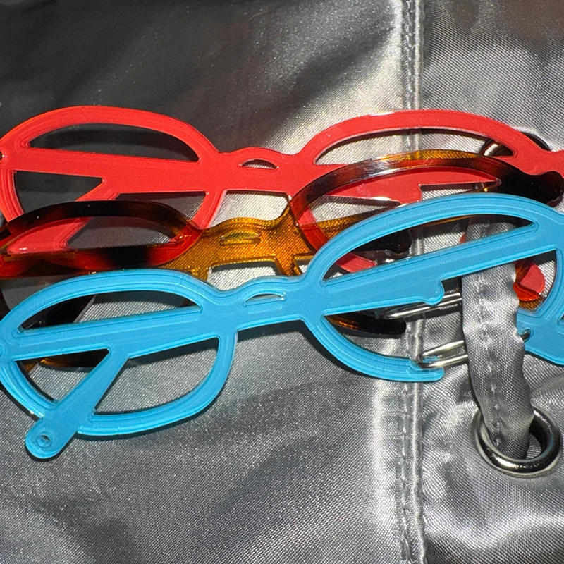 New Glasses Design Climbing Buckle Bag Charm Keychain Creative Cute Acrylic Car Pendant Backpack Charm Decoration