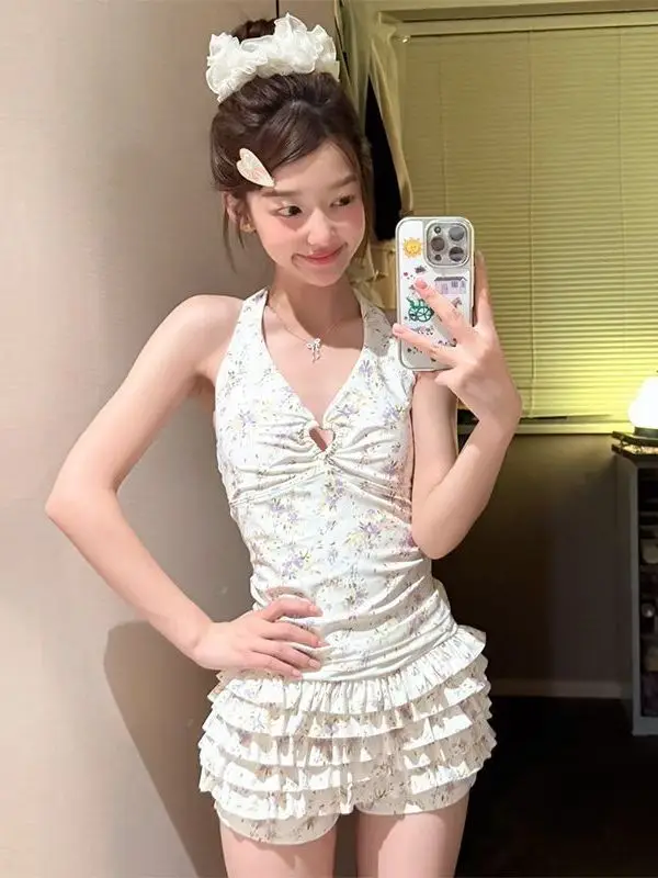 

Floral Print Slimming Two-Piece Swimsuit for Women Water Park Hot Spring Soaking Conservative Fit Bikini Polyester Material