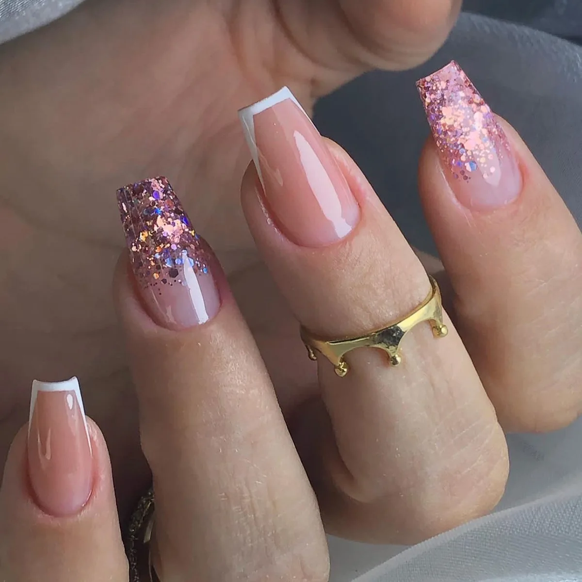 24 stuks ballet valse nagel naakte kleur oogverblindende paarse glitter glitter glitter draagbare manicure druk op nagels effen