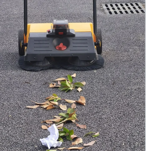 거리에 사용되는 브러시 부품이 포함된 후진식 리튬 배터리 구동 바닥 청소기 수동 청소 기계