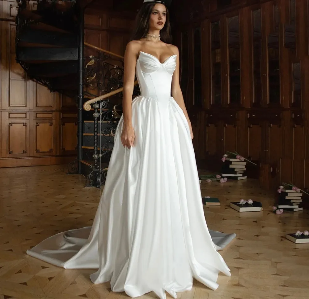 فستان زفاف عالي الجودة على شكل حرف a 2026 ثنيات على شكل حرف v بدون أكمام وأربطة من الساتان رداء حفلات الزفاف Vestidos De Noiva