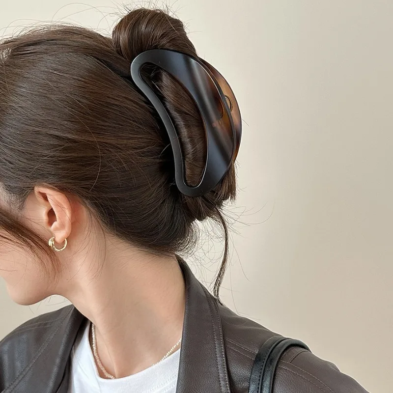 

Vintage Half Round Hollow Out Medium Hair Claw for Women Thickened Back of Head Updo Clip Non Slip Daily Party Hair Accessories