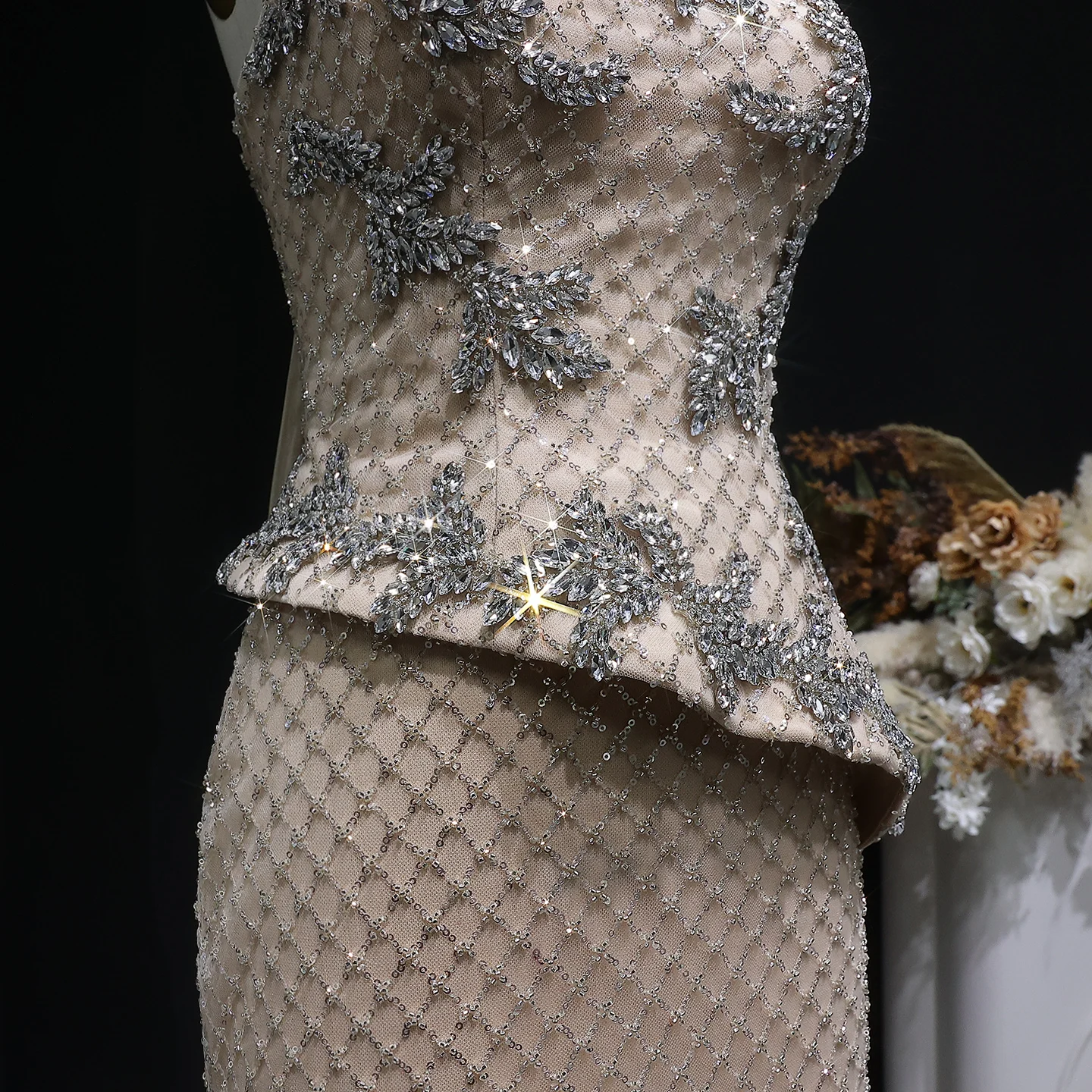 Sharon Said Dubai Champagner Zweiteiliges Trägerloses Abendkleid mit Schweren Pailletten und Perlen, Arabisches Damen-Abendkleid SS394 Maßanfertigung – Detail 8