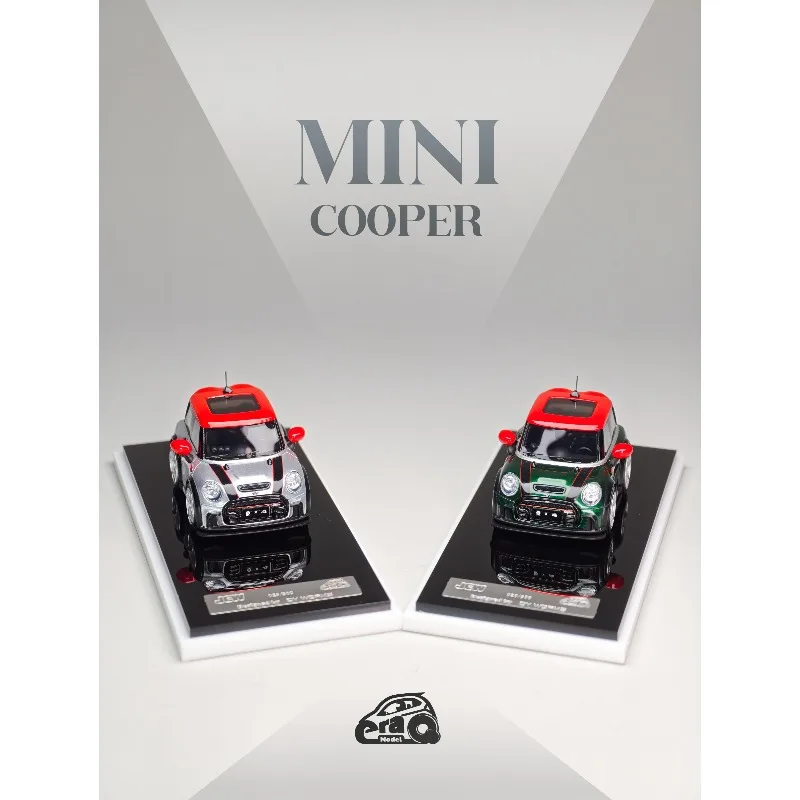 ERAQ DY works 1:64 BMW MINI JCW Q car cast resin imitation car model, for boys' toys or adult collection ornaments.