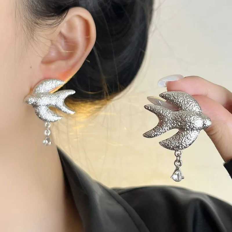 French Vintage Metal Earrings for Women 3D Swallow Shape Luxury Elegant Jewelry Daily Commuting Versatile Accessories