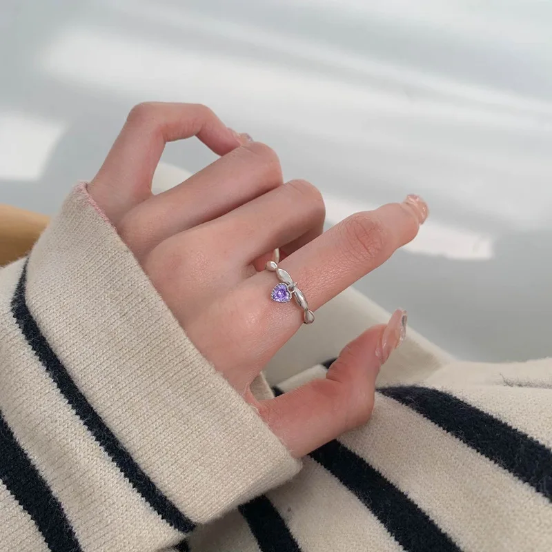 Qmcoco-女性用パールチェーン,伸縮性のあるリング,ジュエリーギフト,シルバーカラー,ファッション,クリエイティブなハートペンダントアクセサリー