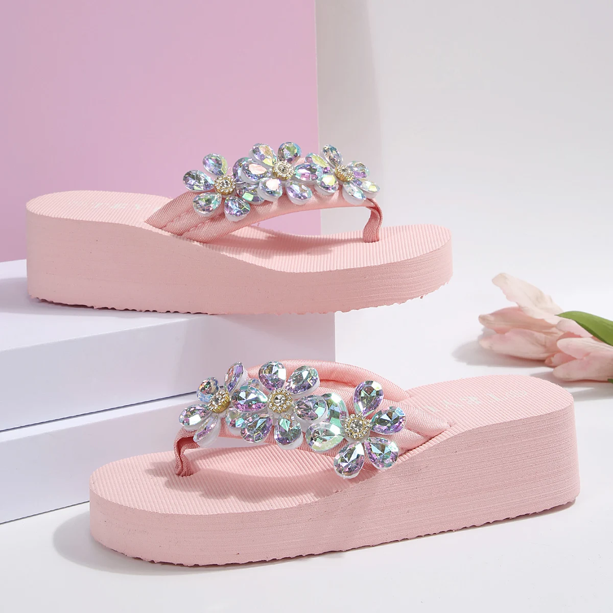 Rosa Kristallblumen-Keilabsatz-Flip-Flops für Damen, Plateau-Zehensteg-Strandsandalen, Damenmode 2026, Übergrößen 36-42, EVA-Slipper – Detail 6