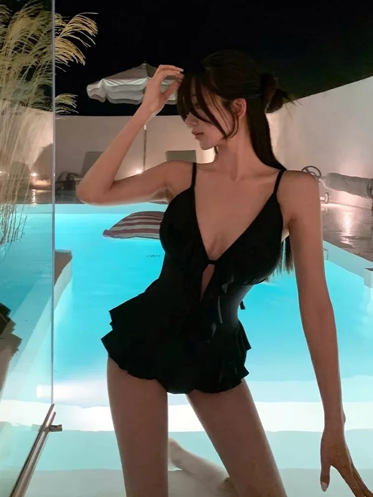 

Retro Deep V Ne Sexy Swimwear Women's High Sensation Bla Slimming Belly Cover Hot Spring Swimsuit with Lace Trim