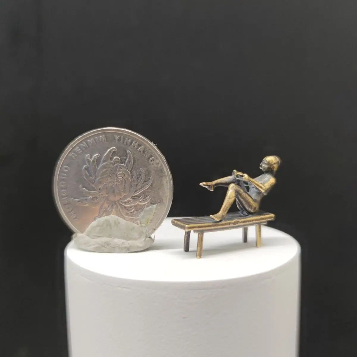 Brass 1/64 Scale Dressing Room Beauty Miniature Figurine with Succulent Flower Bonsai, Artificial Hill and Landscape Ornament