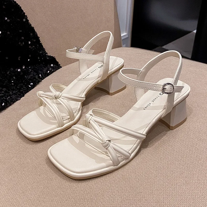 Dames Sandalen Zomer Nieuwe Vierkante Hak Hoge Schoenen Mode Romeinse Sandalen Zwart Wit Open Tenen Vrouw Slippers Dames Schoenen