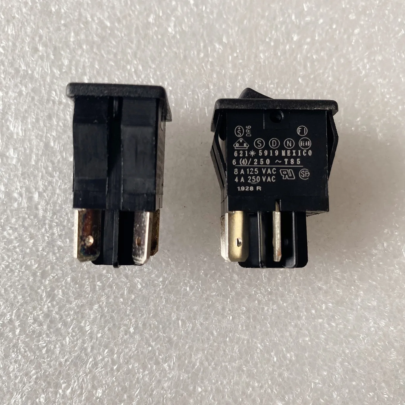 Original new 100% 621*5919 rocker switch 4A250V 8A125VAC 4pin 2gear