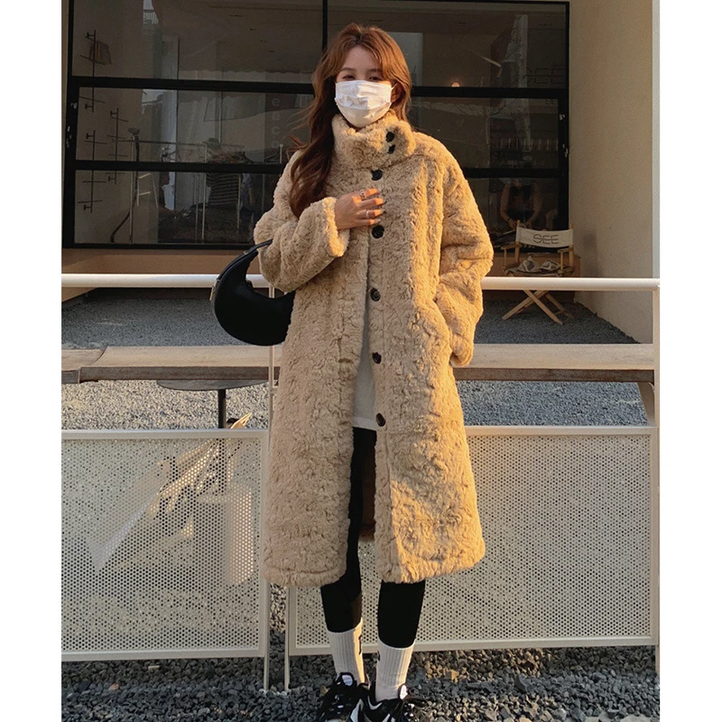 Damski płaszcz wełniany na zimę 2025, nowy damski płaszcz, nowy płaszcz z futra jagnięcego, gruby futrzany płaszcz w jednolitym kolorze, luźny płaszcz z wysokim kołnierzem, długi płaszcz za kolano.