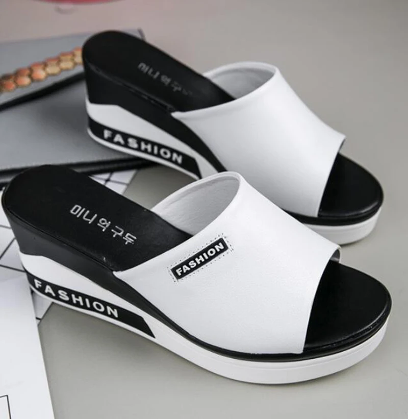 Summer new outdoor south Korean version of the fashionable real leather flat slope and fish-bill lady's slippers