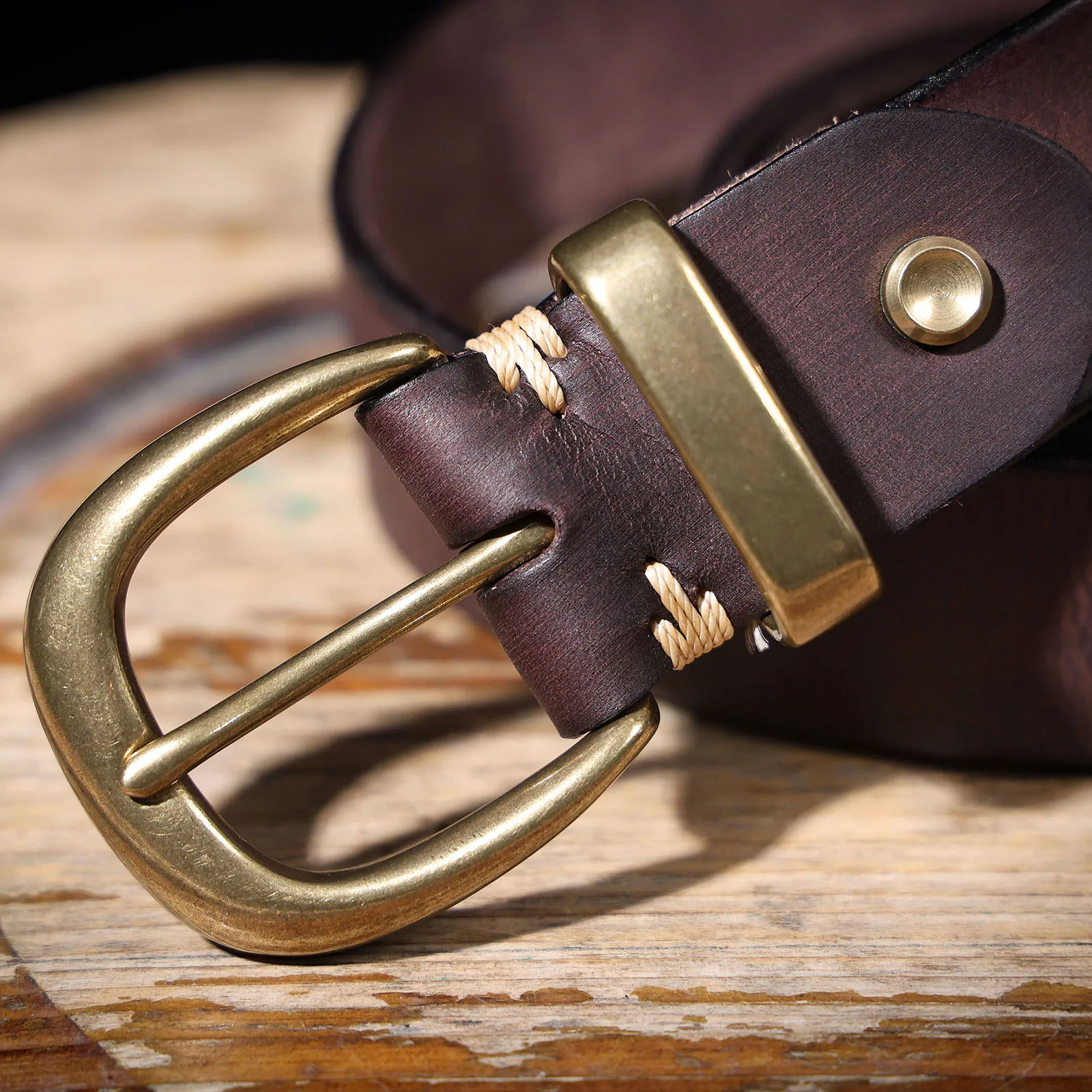 S.WORKER Echtledergürtel für Herren, Vintage-Messingschnalle, handgefertigter Gürtel aus hochwertigem Rindsleder, Retro-Freizeitgürtel für Jeans, langlebig – Detail 14