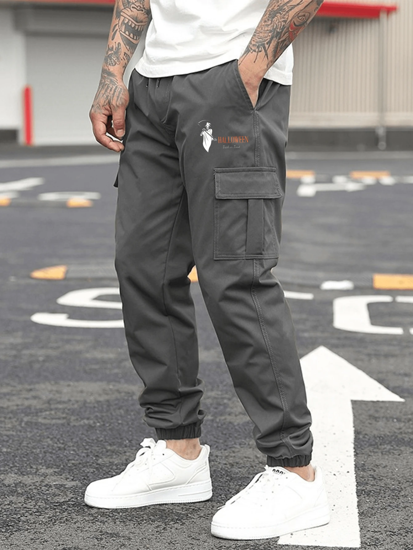 Men's 1-piece solid color casual multi-pocket cargo pants with an elastic drawstring waist, straight-leg, loose fit